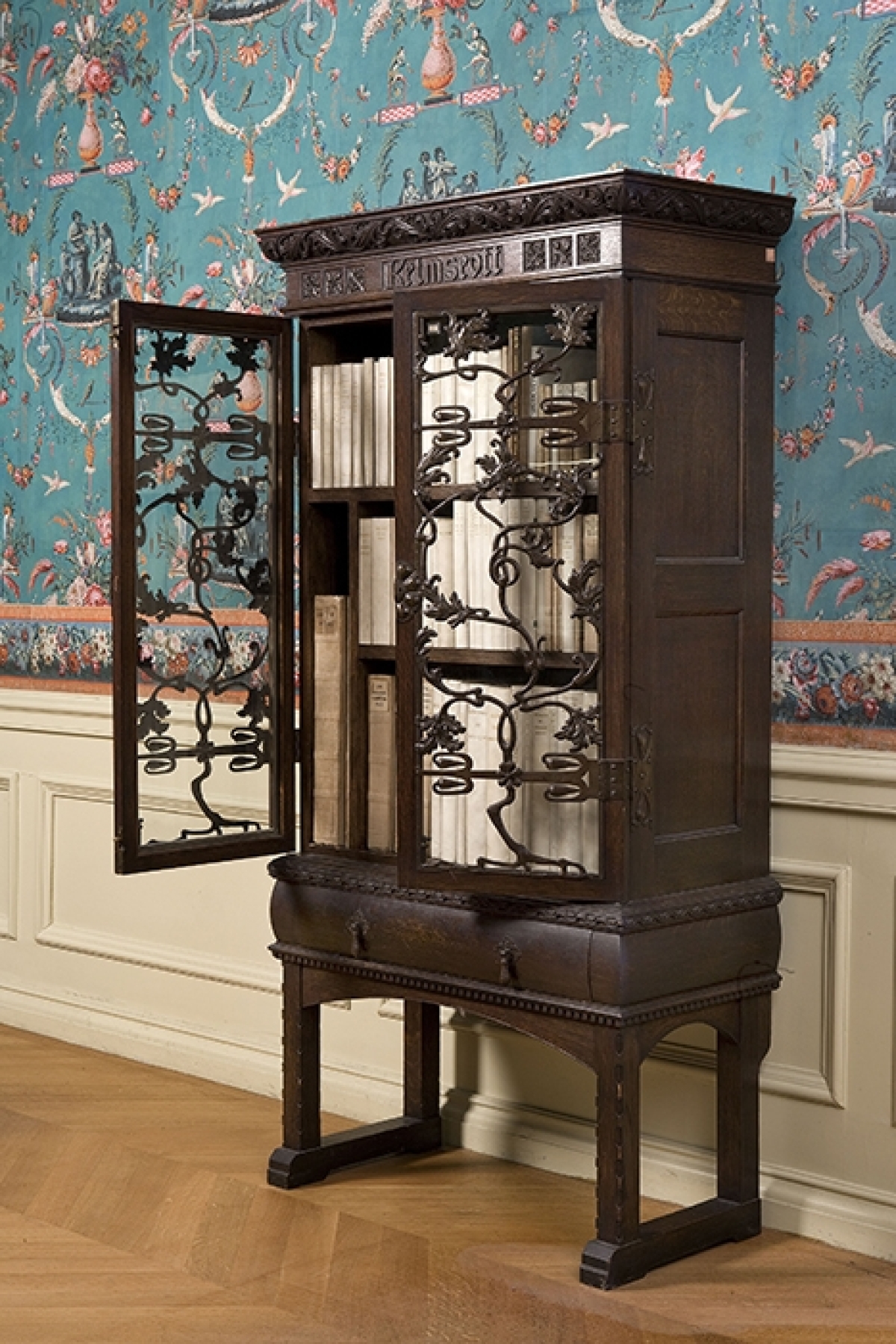 Kelmscott kast d WEB